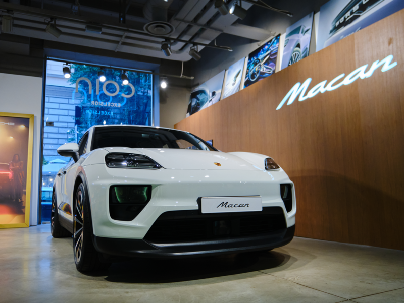 Cocktail Party. @Porsche Temporary Store.