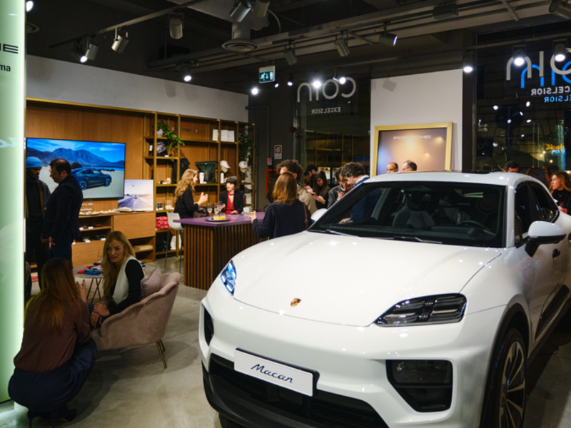 Cocktail Party. @Porsche Temporary Store.