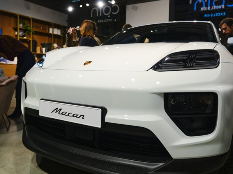 Cocktail Party. @Porsche Temporary Store.