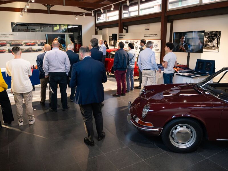 E. Marinella: la seta prende forma.