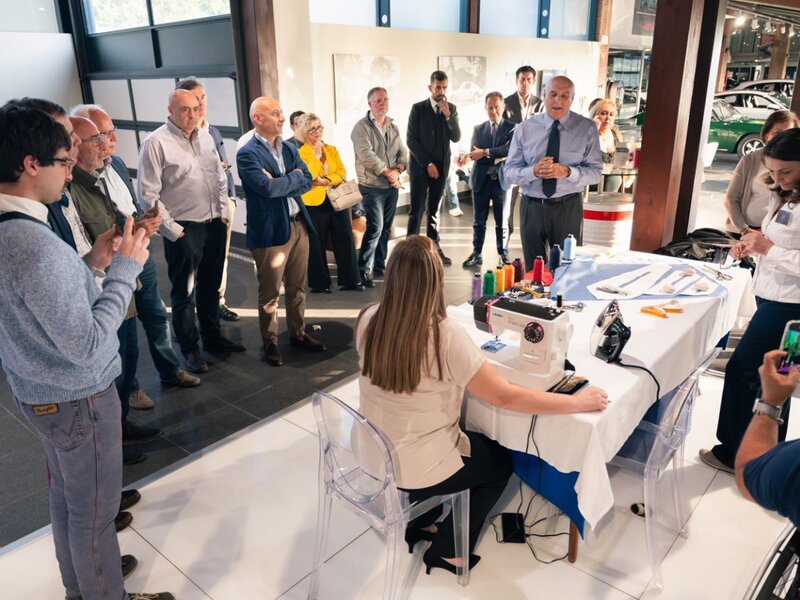 E. Marinella: la seta prende forma.