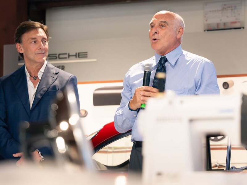 E. Marinella: la seta prende forma.