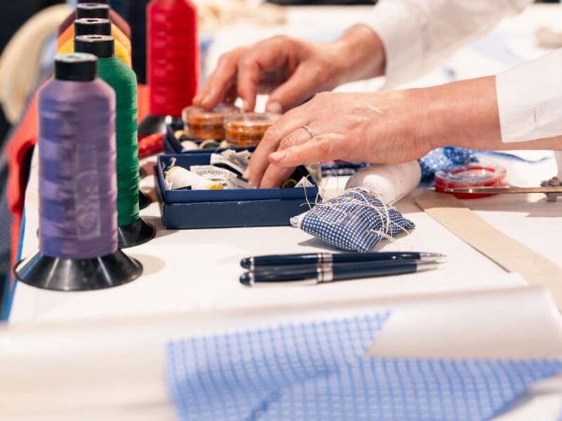 E. Marinella: la seta prende forma.