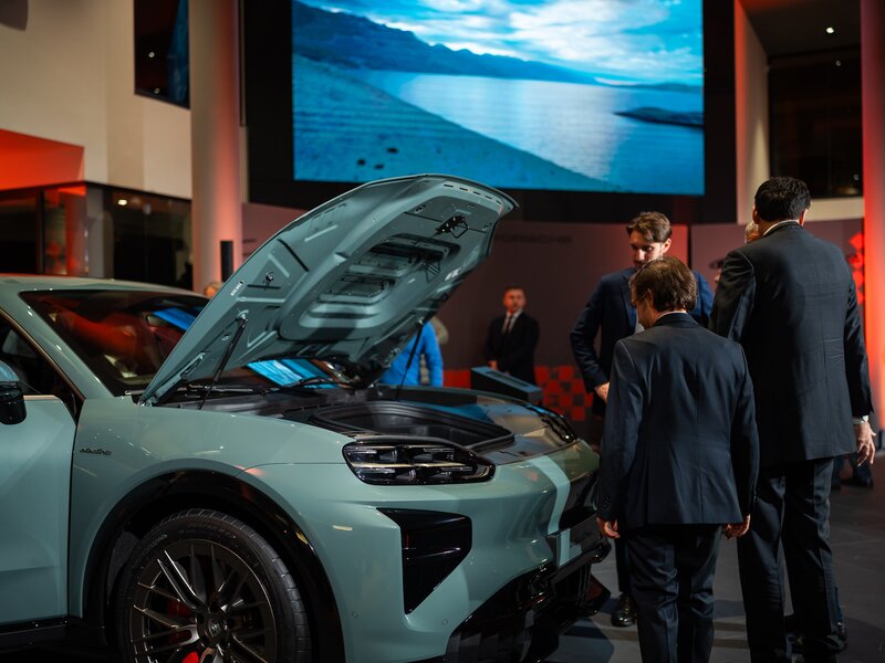 Exclusive Preview Cayenne Electric | Centro Porsche Roma Nord